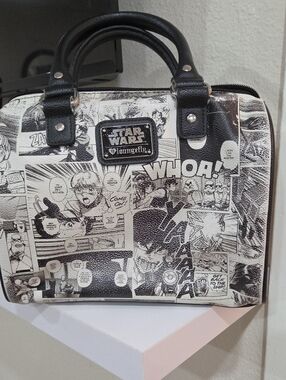 Loungefly Star Wars Black & White Comic Print Toiletry Bag